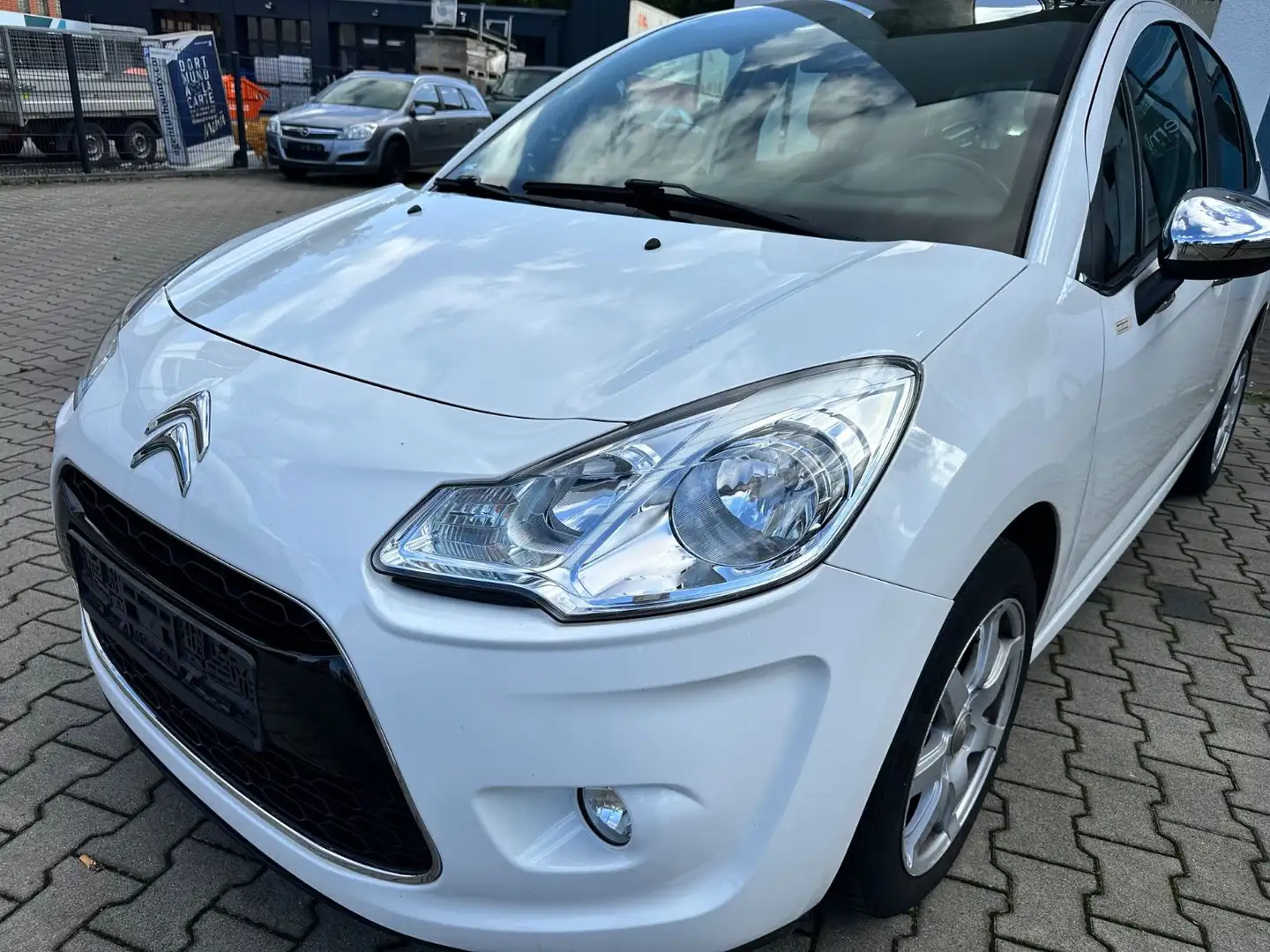 Citroen C3 Selection * TÜV Neu * Klima * Weiß - 2