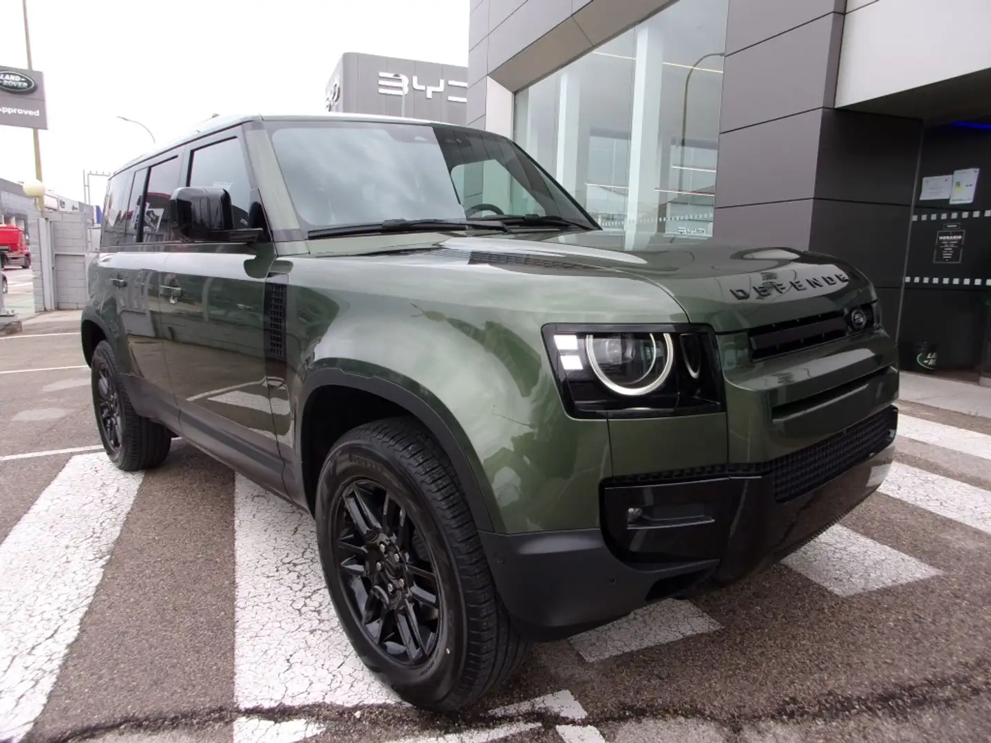 Land Rover Defender 110 3.0D l6 MHEV S AWD Aut. 250 Verde - 2