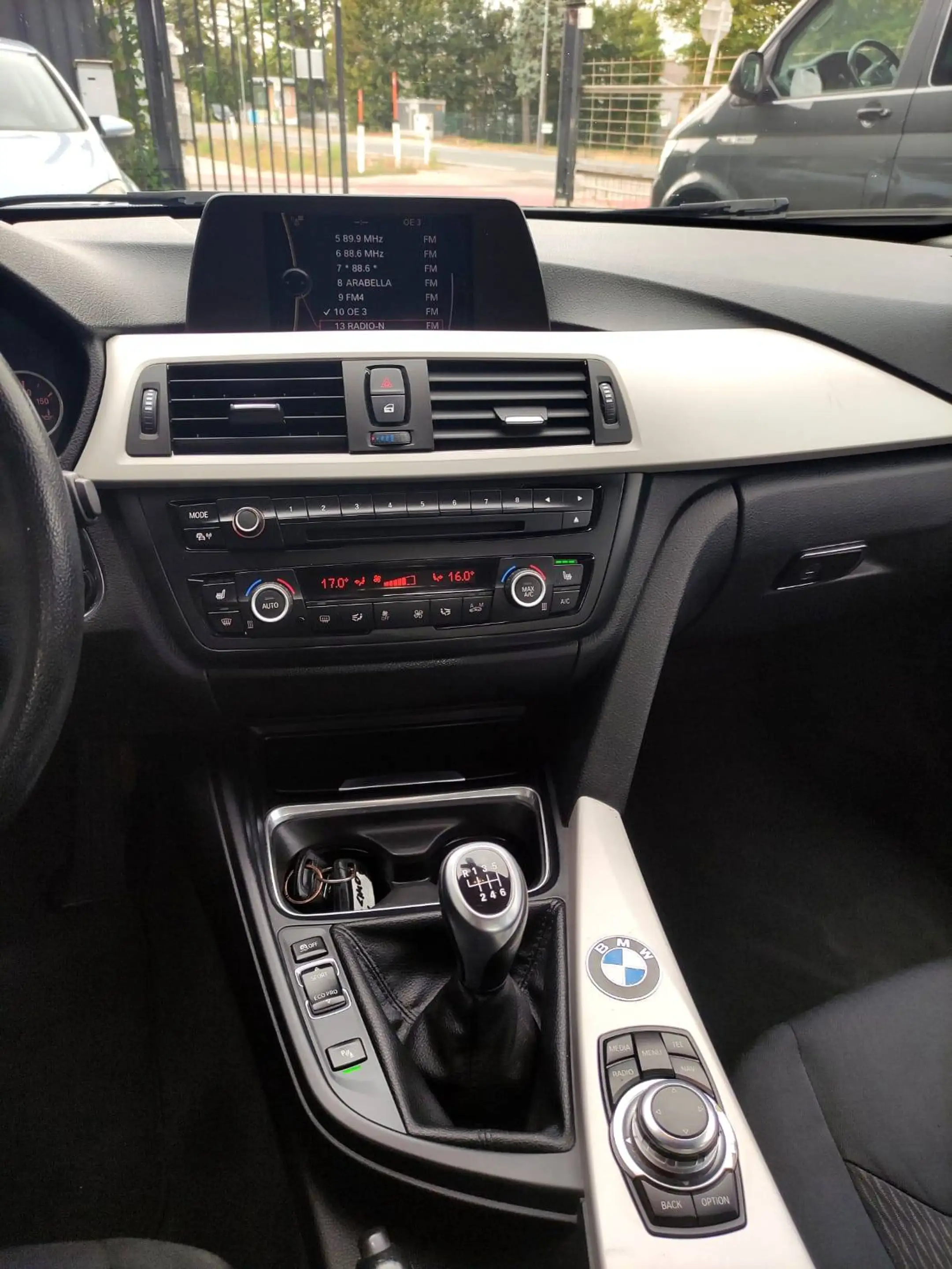 BMW 318 — photo 10