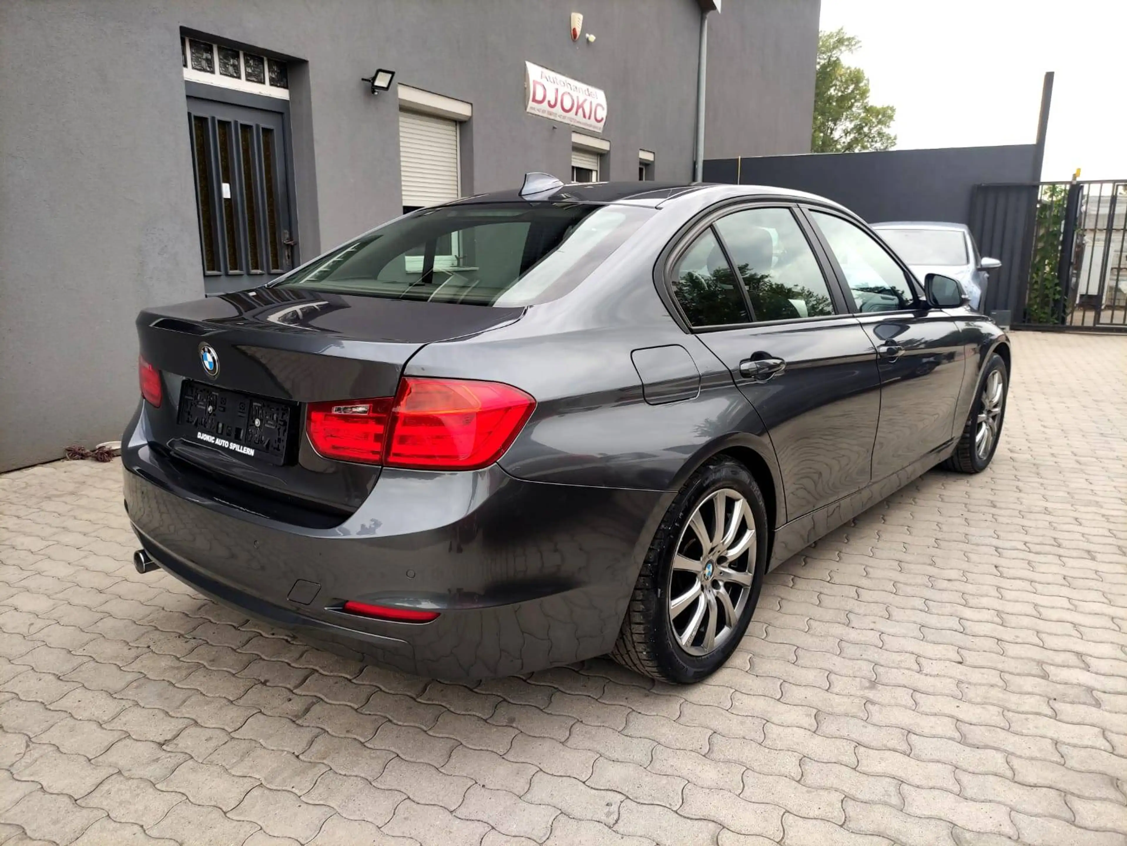 BMW 318 — photo 5