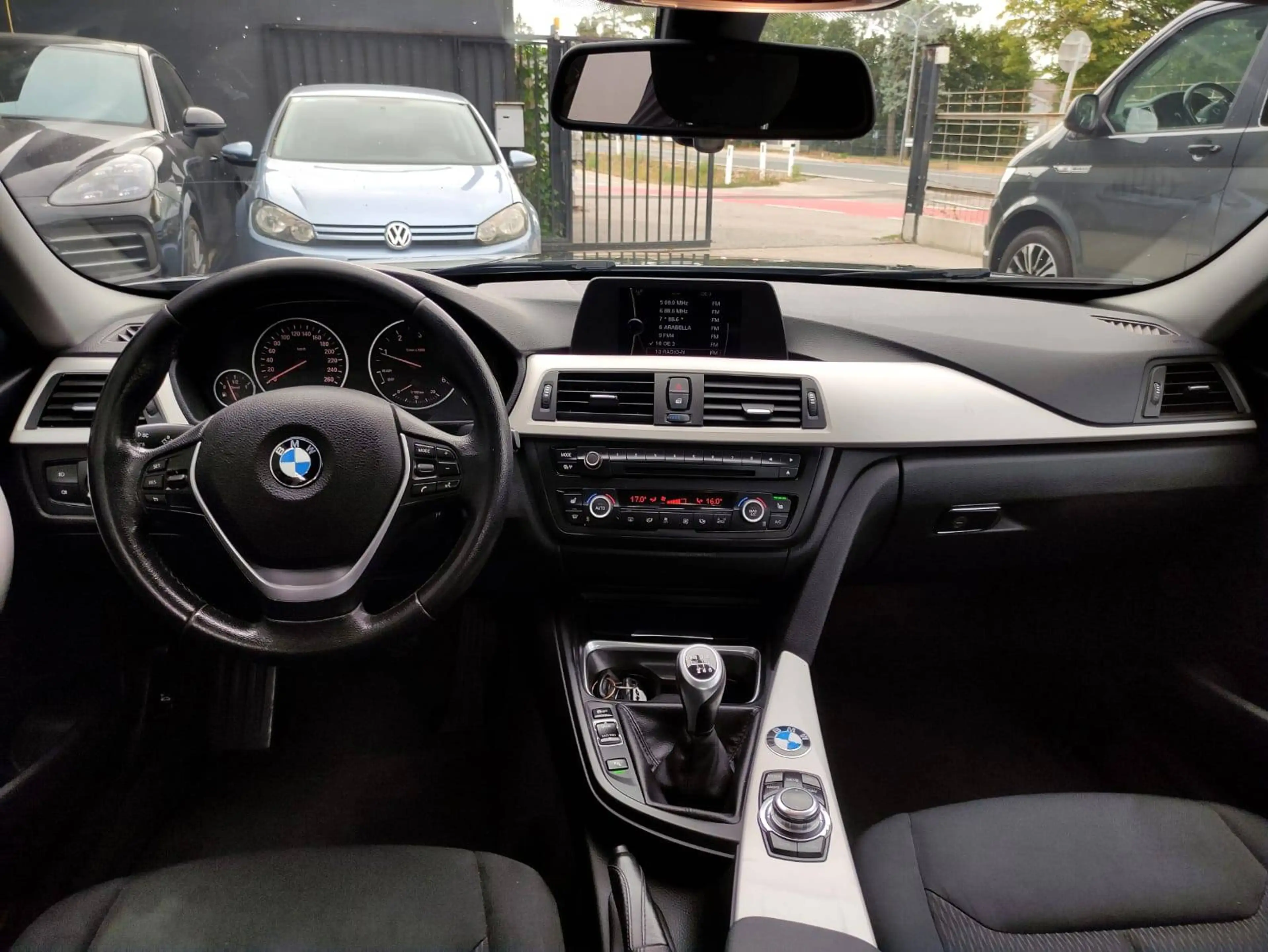 BMW 318 — photo 9