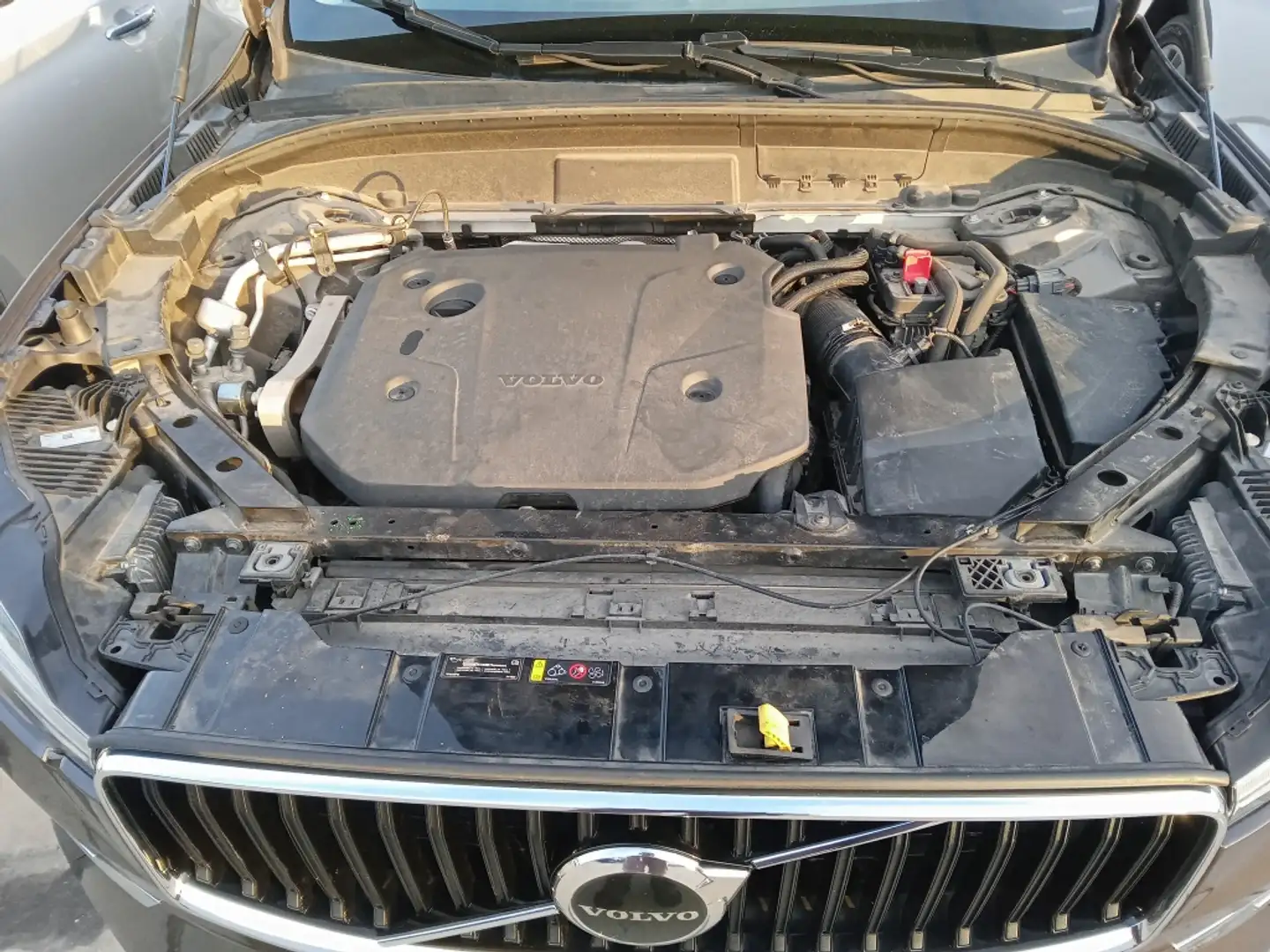 Volvo XC60 B4 Momentum Pro AWD Aut. Noir - 2