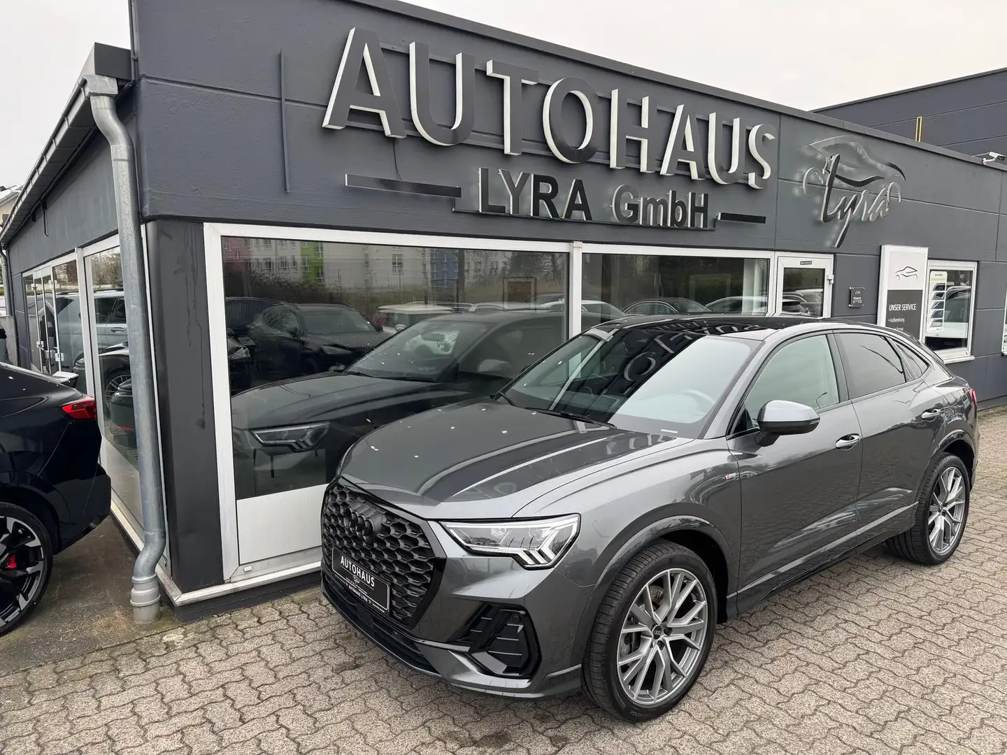 Audi Q3 Sportback 40 TFSI quattro*MATRIX*PANO*SONOS* Gris - 2