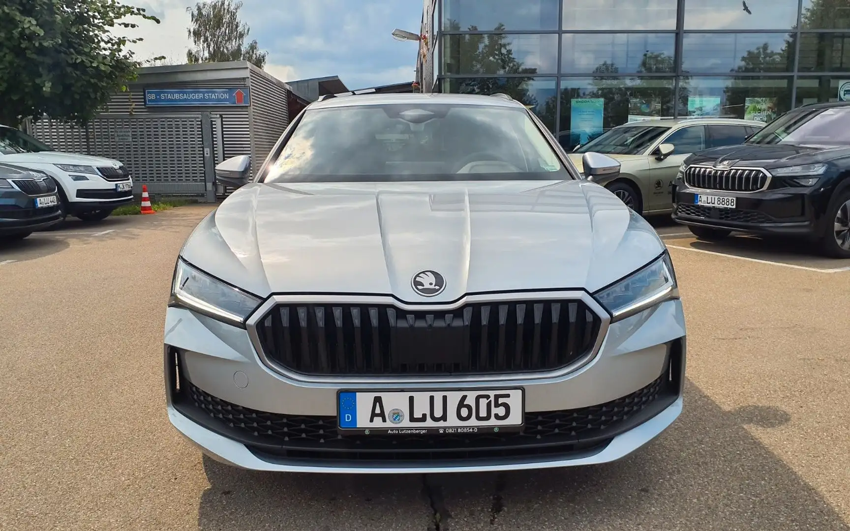 Skoda Superb Combi 2.0 TDI 110kW Essence NAVI 13" AHK Silber - 2
