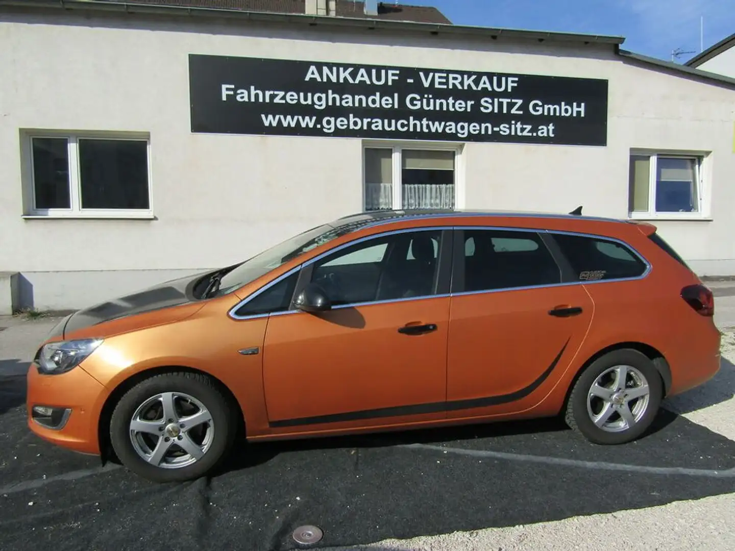 Opel Astra Sport Orange - 2