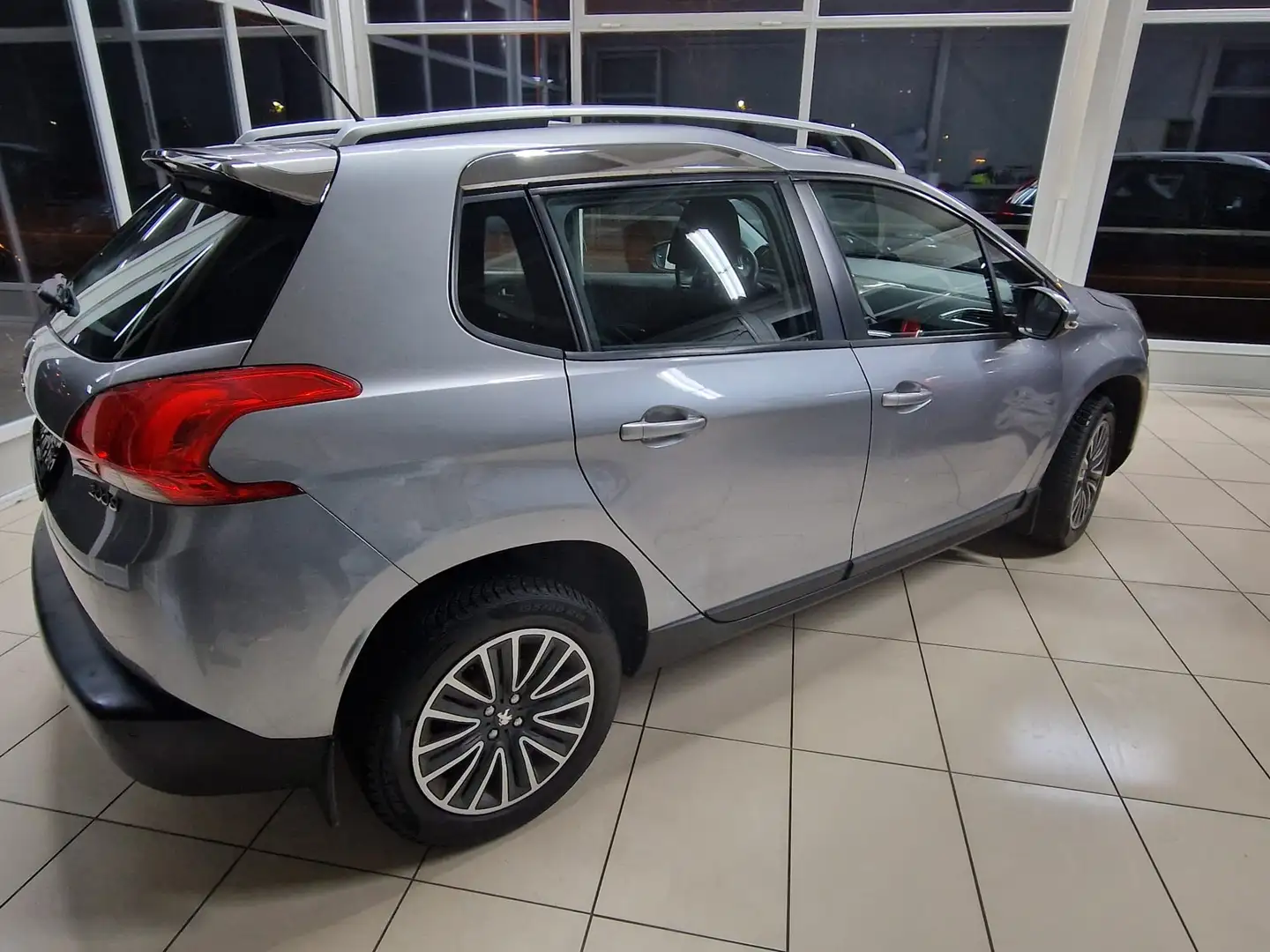 Peugeot 2008 1,2 VTi Allure - 2