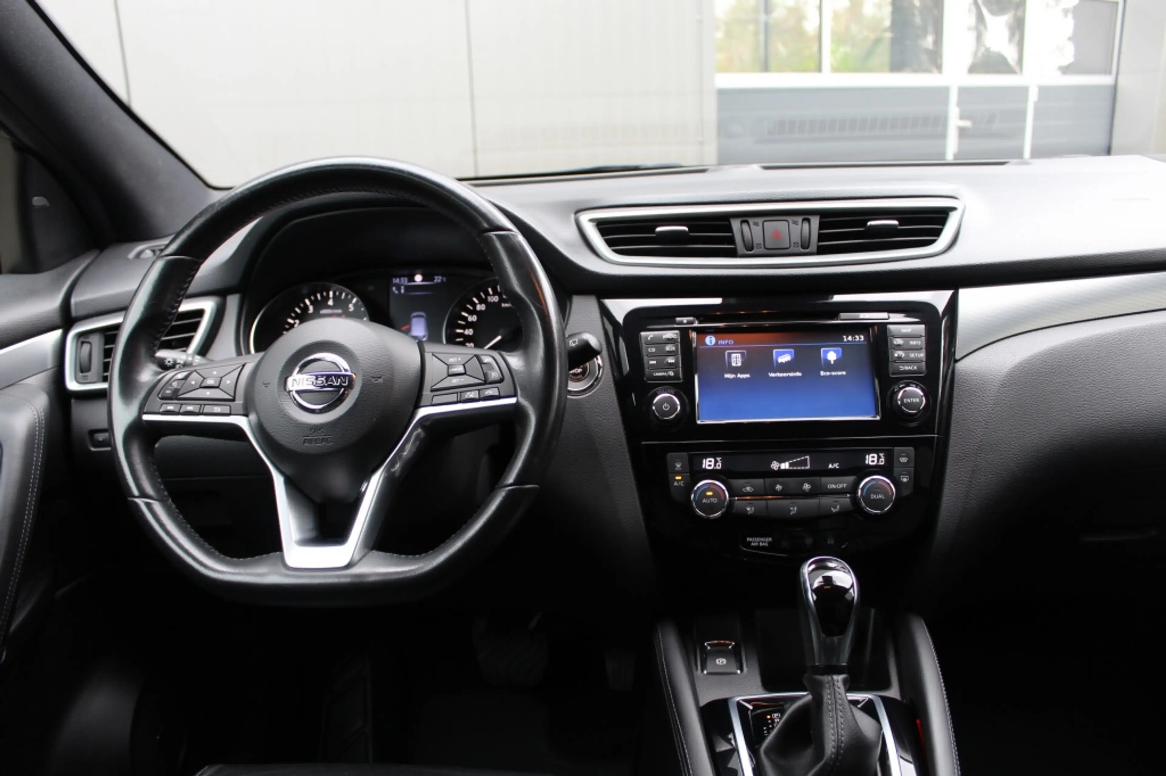 Nissan Qashqai 1.2 Tekna + / Leder / Panorama dak / 360 camera / — photo 4