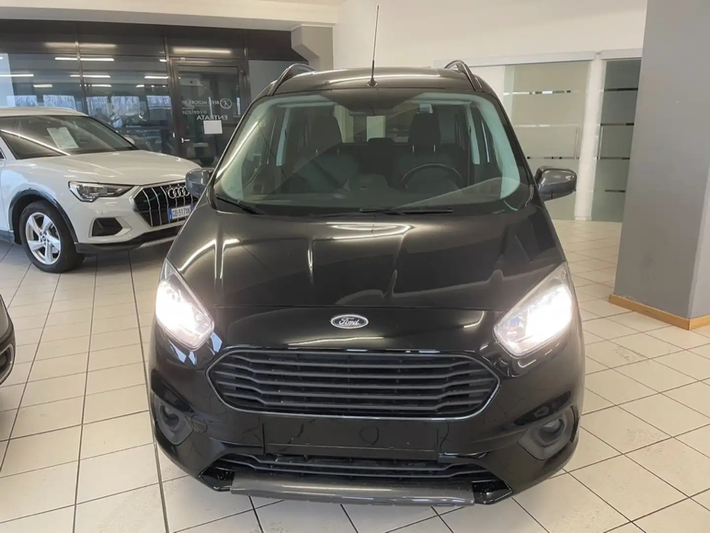 Ford Tourneo Courier SPORT Schwarz - 2