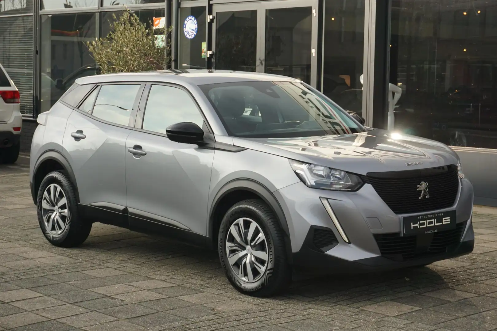 Peugeot 2008 1.2 PureTech Active Grijs - 1