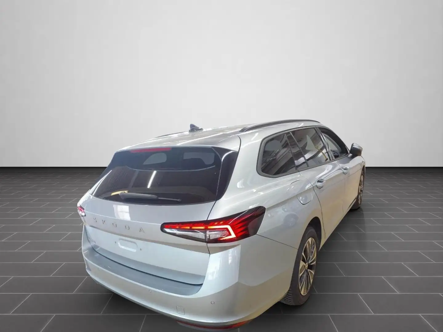 Skoda Superb Combi 2.0 TDI DSG Selection MATRIX AHK KA Silber - 2
