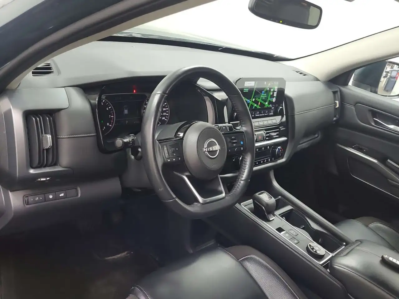 Nissan Pathfinder снимка Nissan Pathfinder