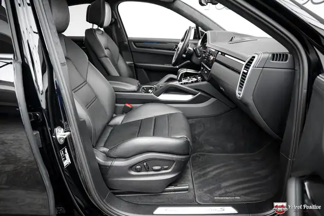 Porsche Cayenne Coupe Turbo S E-Hybrid PHEV Top Ausstattung / Ers Ansicht 41