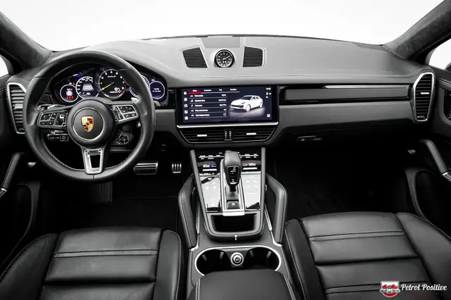 Porsche Cayenne Coupe Turbo S E-Hybrid PHEV Top Ausstattung / Ers Ansicht 35