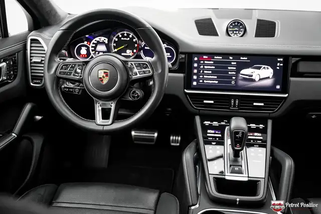 Porsche Cayenne Coupe Turbo S E-Hybrid PHEV Top Ausstattung / Ers Ansicht 36