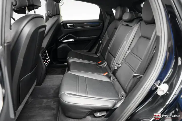 Porsche Cayenne Coupe Turbo S E-Hybrid PHEV Top Ausstattung / Ers Ansicht 40