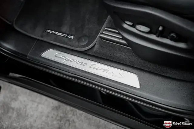 Porsche Cayenne Coupe Turbo S E-Hybrid PHEV Top Ausstattung / Ers Ansicht 29