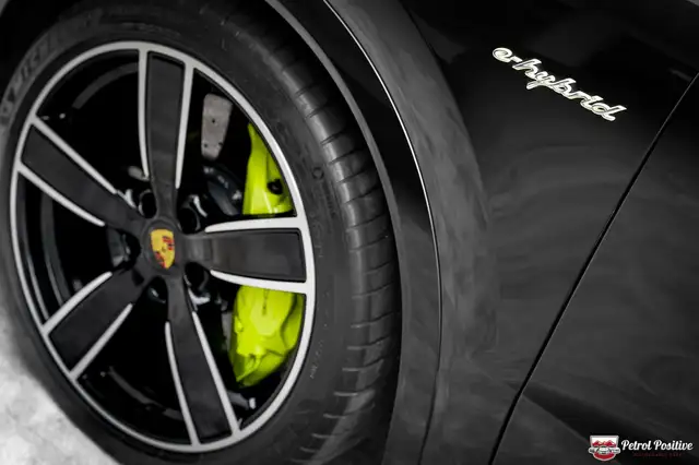 Porsche Cayenne Coupe Turbo S E-Hybrid PHEV Top Ausstattung / Ers Ansicht 6