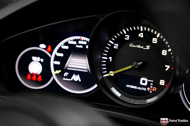 Porsche Cayenne Coupe Turbo S E-Hybrid PHEV Top Ausstattung / Ers Ansicht 44