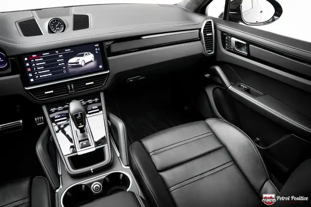 Porsche Cayenne Coupe Turbo S E-Hybrid PHEV Top Ausstattung / Ers Ansicht 38