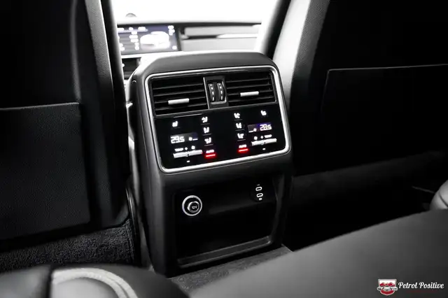 Porsche Cayenne Coupe Turbo S E-Hybrid PHEV Top Ausstattung / Ers Ansicht 39