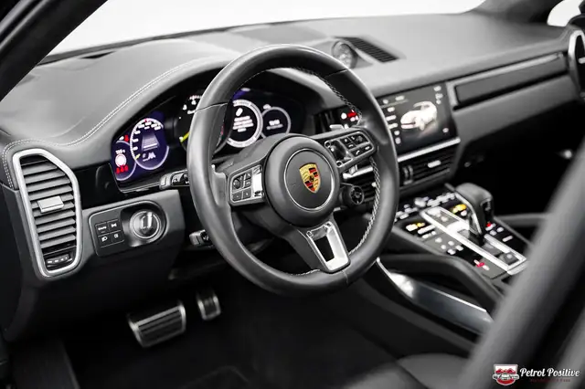 Porsche Cayenne Coupe Turbo S E-Hybrid PHEV Top Ausstattung / Ers Ansicht 32