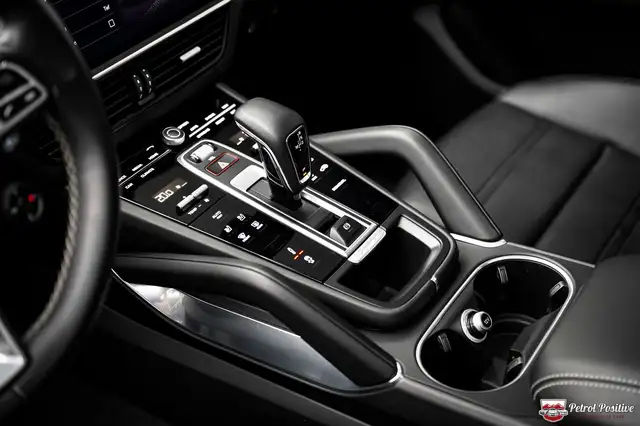 Porsche Cayenne Coupe Turbo S E-Hybrid PHEV Top Ausstattung / Ers Ansicht 34