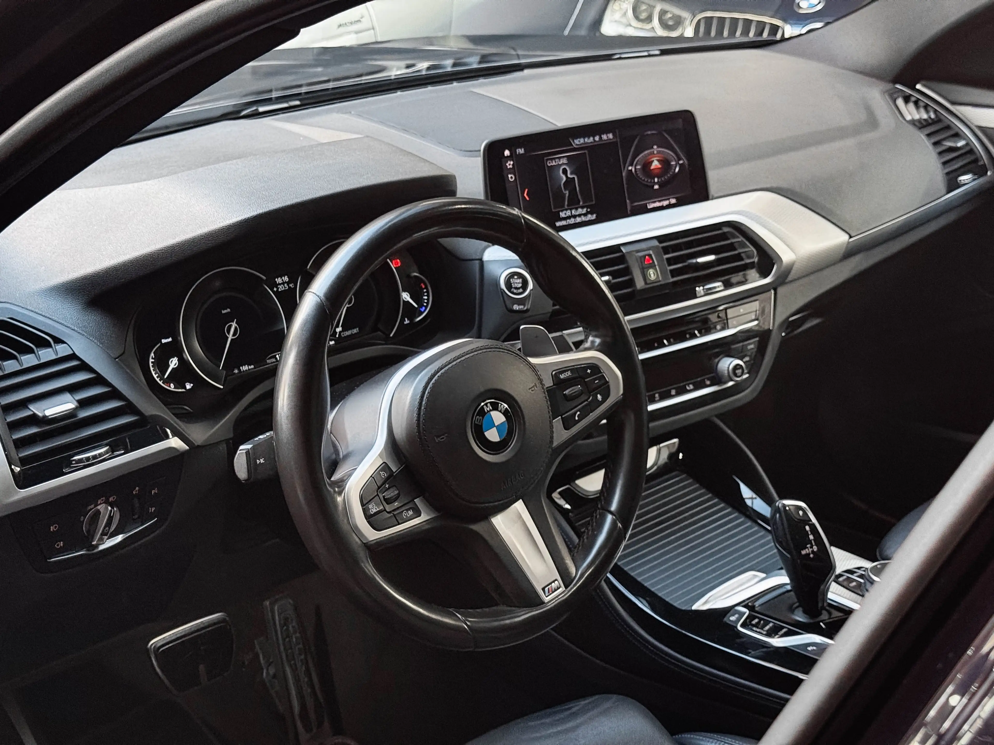 BMW X4 xDrive25 d M Sport Pano+Shadow+Business+20° — photo 15