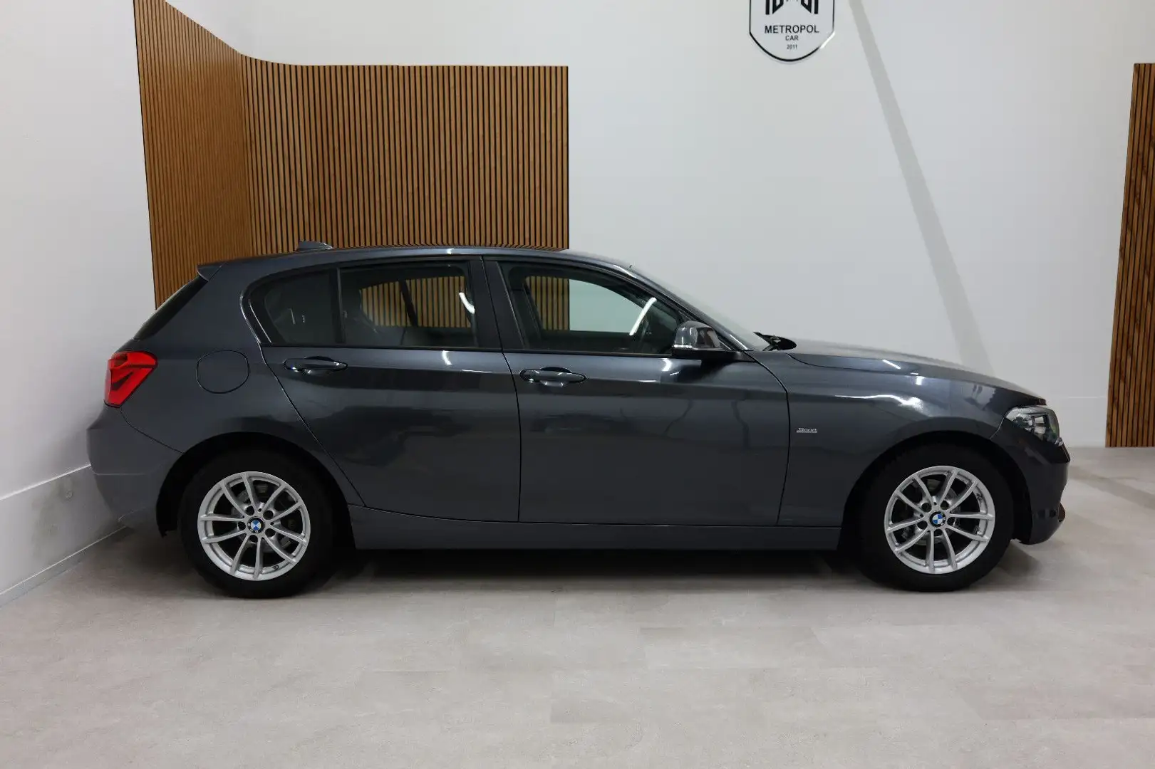BMW 116 i Sport Line LED/PDC/TEM/LMF/ZV+TÜV 01.27 Gris - 2