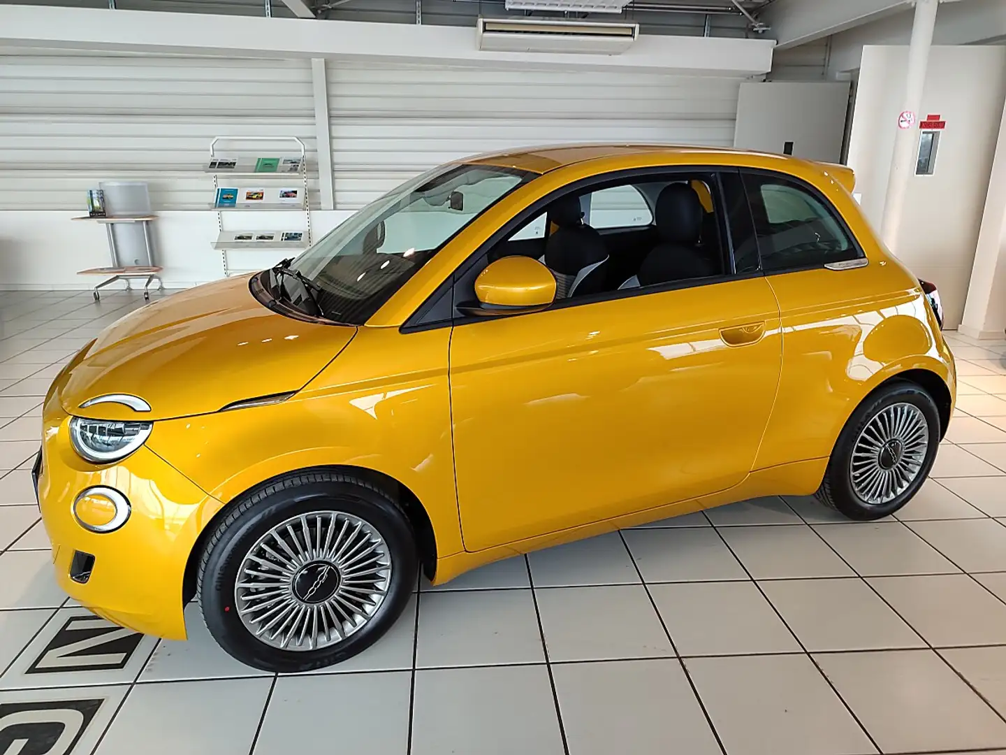 Fiat 500 Hatchback Hybrid Torino Orange - 2