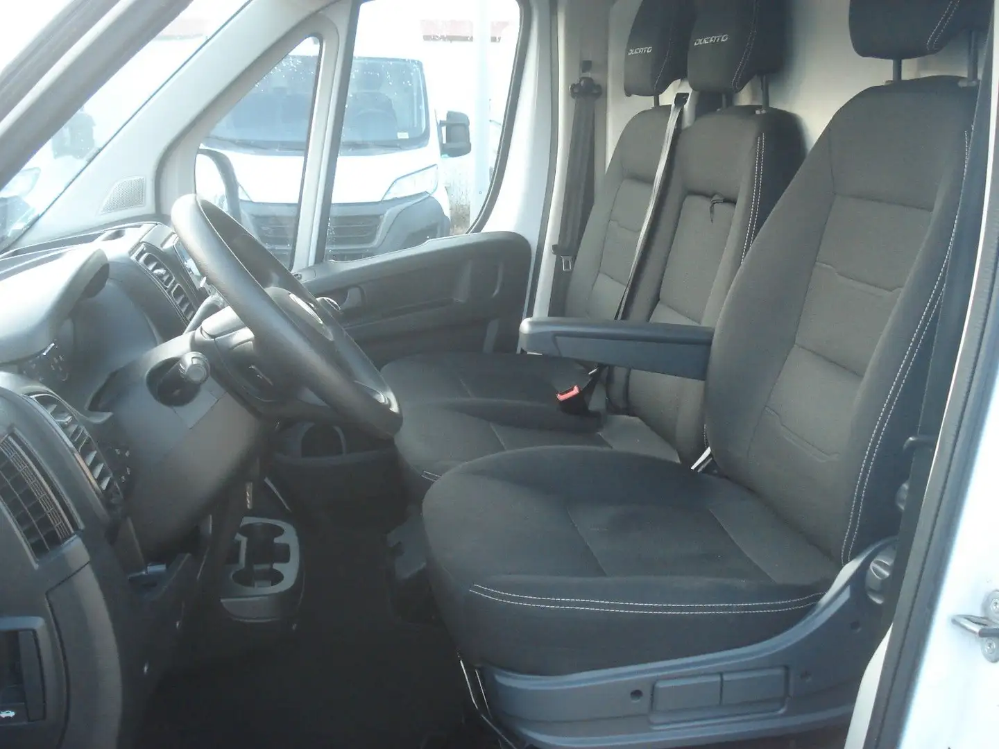 Fiat Ducato Hochr.-Kasten 33 120 L2H2 55800Km Klima Weiß - 2