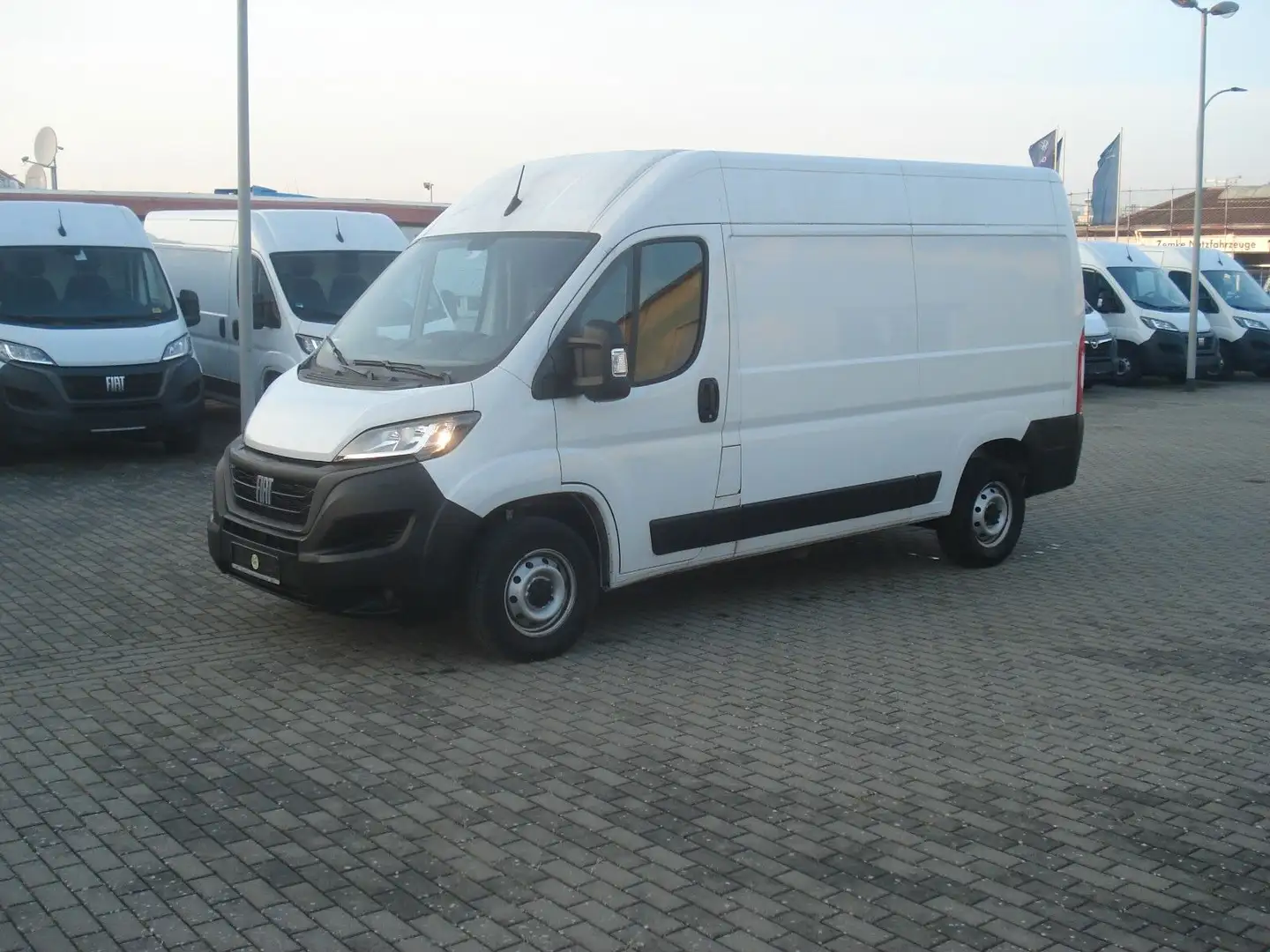 Fiat Ducato Hochr.-Kasten 33 120 L2H2 55800Km Klima Weiß - 1