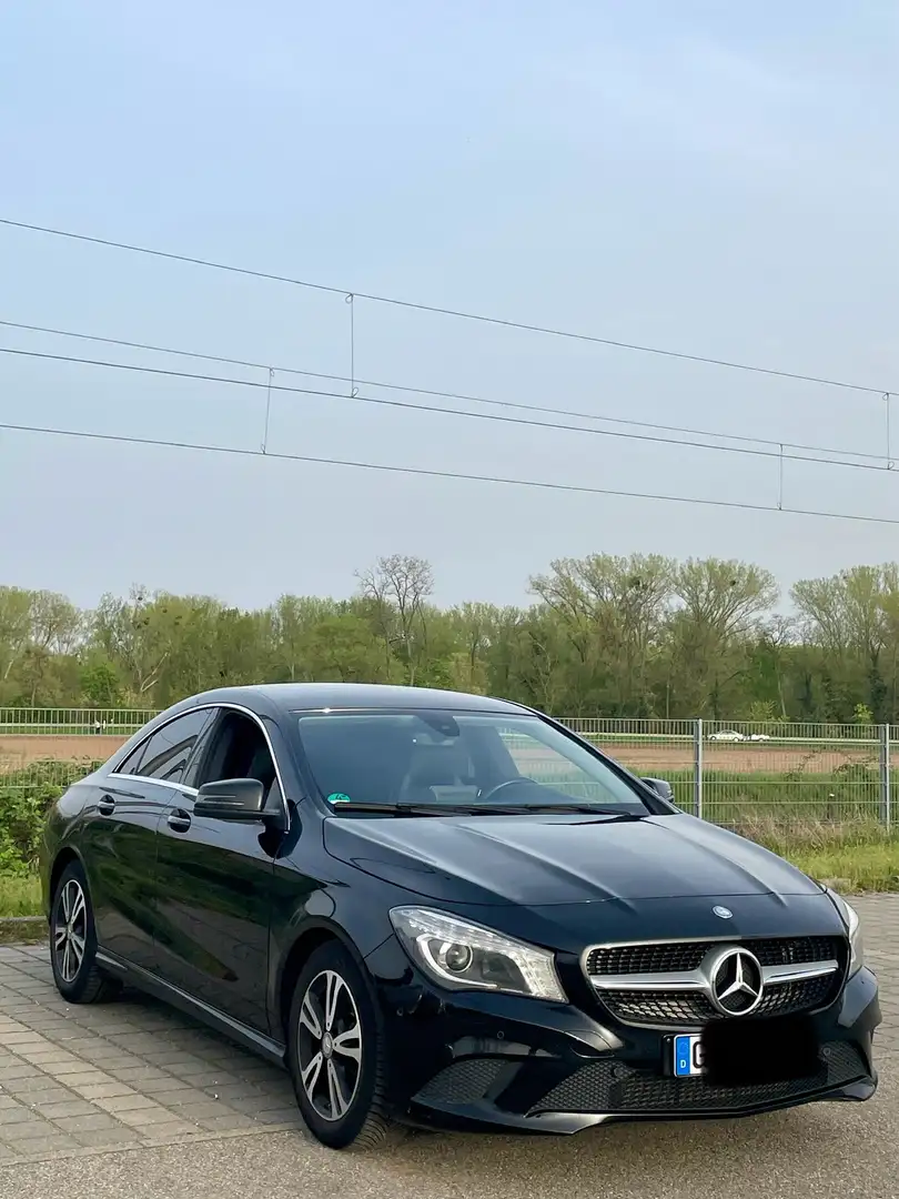 Mercedes-Benz CLA 180 Schwarz - 1