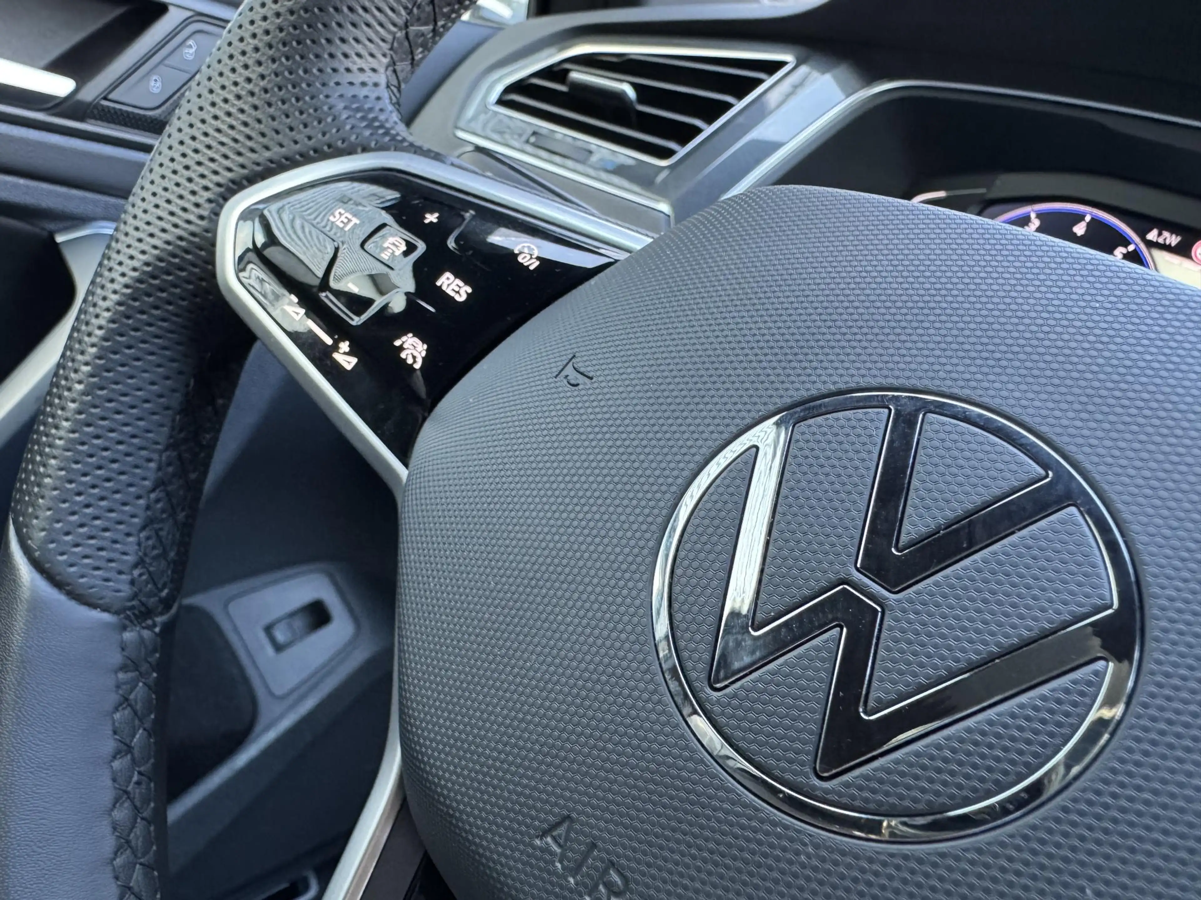 Volkswagen Tiguan 2.0 TSI 4Motion R-Line 245PK Pano/Trekhaak/115dkm — photo 32