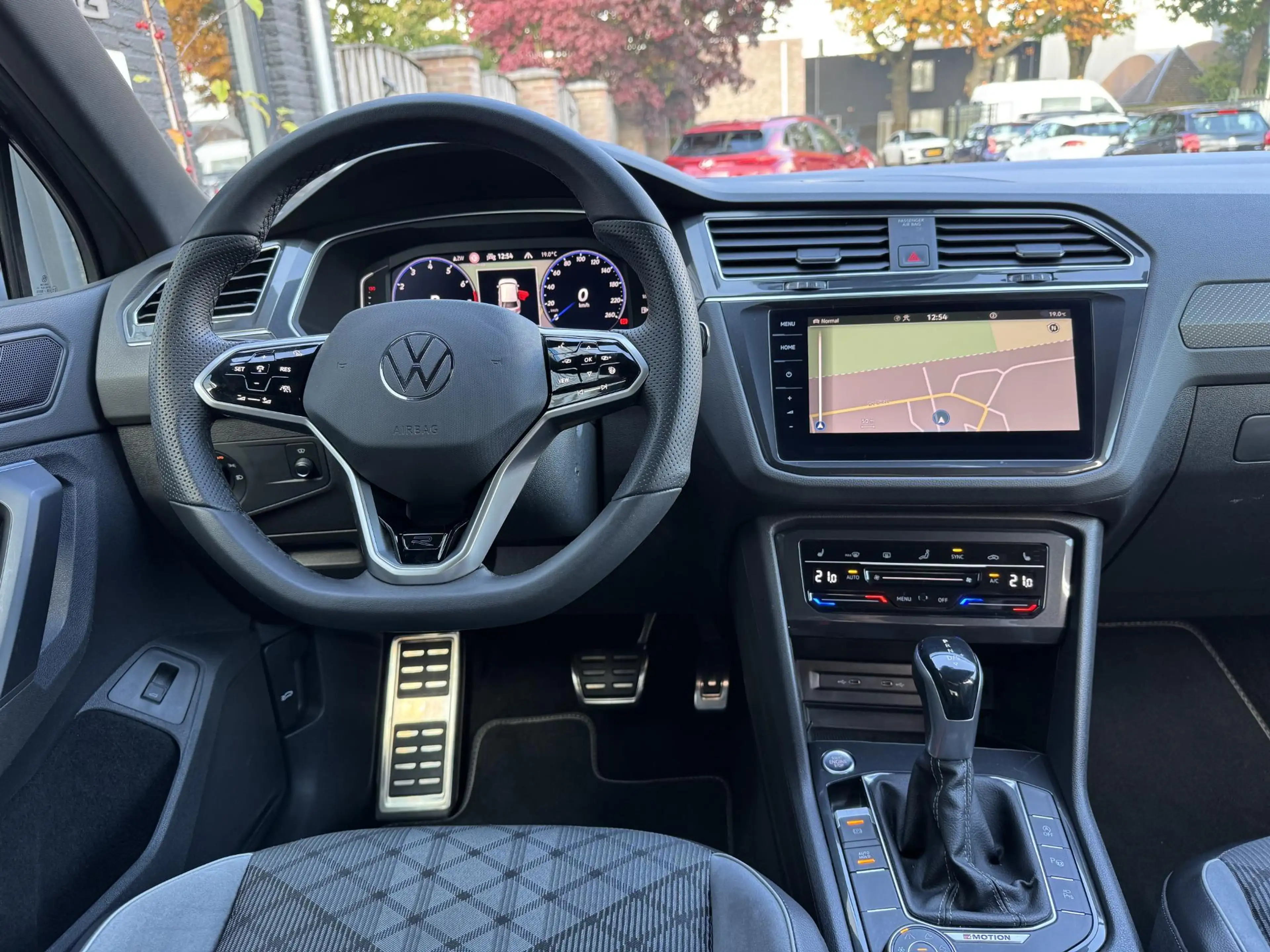 Volkswagen Tiguan 2.0 TSI 4Motion R-Line 245PK Pano/Trekhaak/115dkm — photo 12