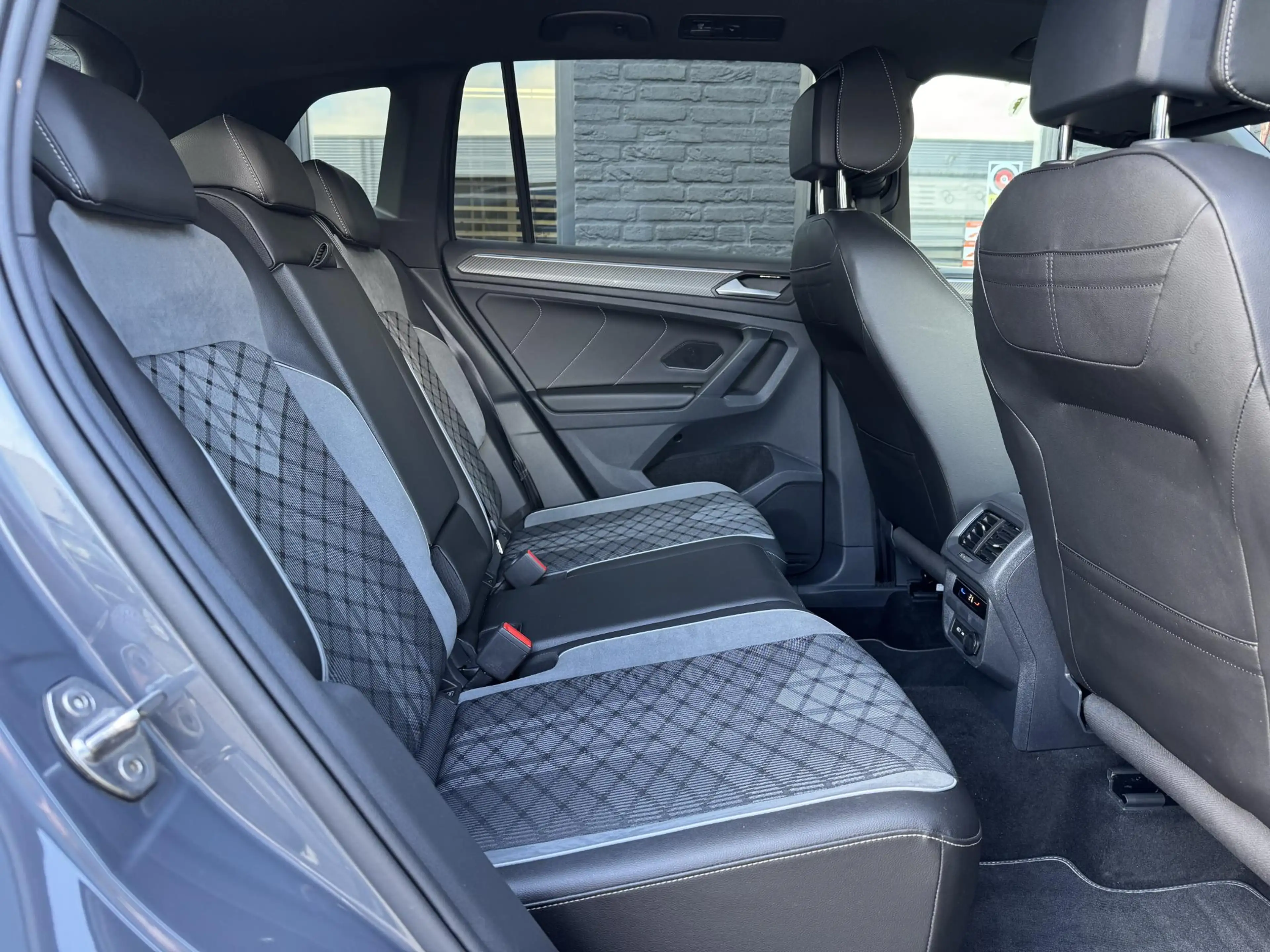 Volkswagen Tiguan 2.0 TSI 4Motion R-Line 245PK Pano/Trekhaak/115dkm — photo 14