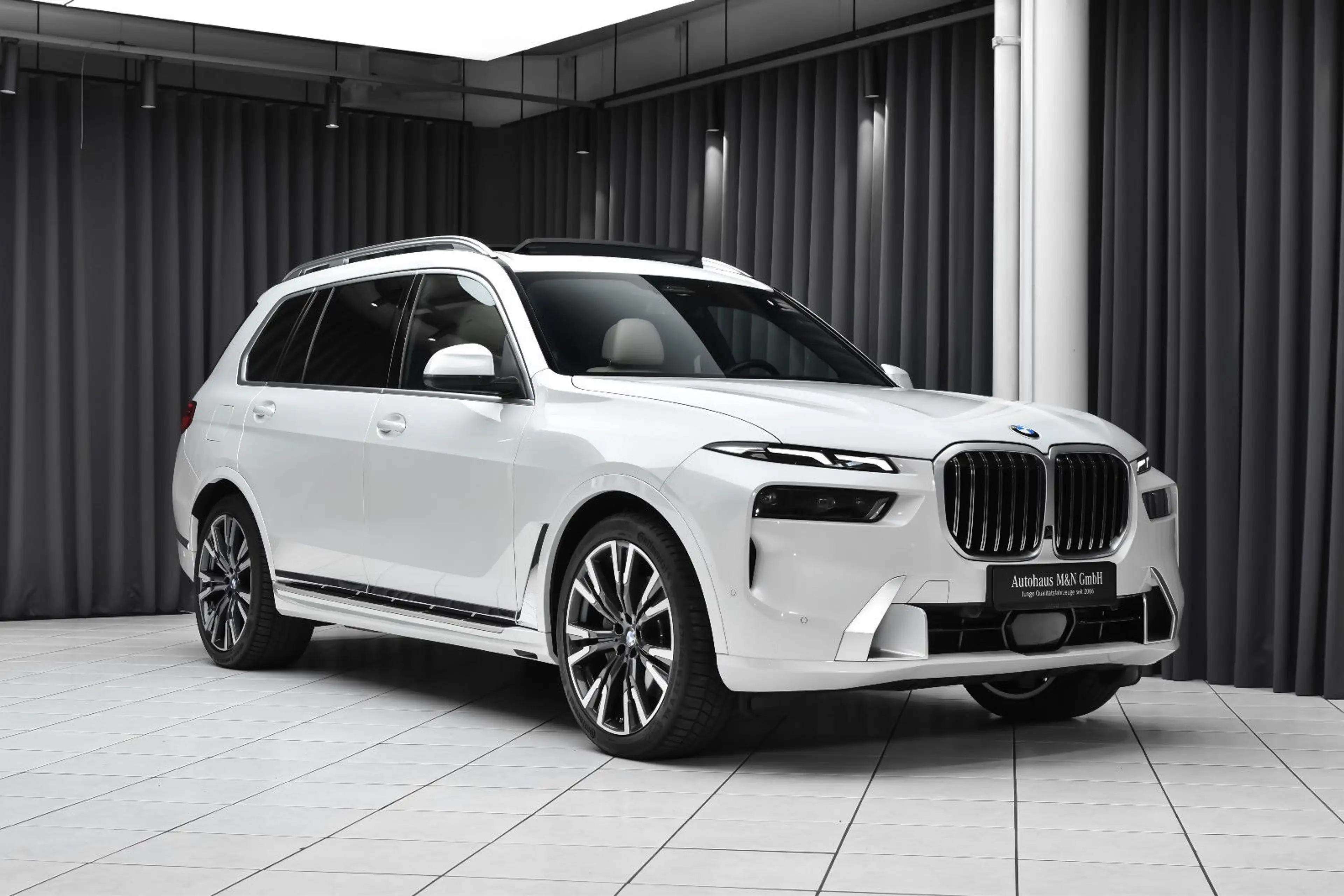 BMW X7 xDrive 40i *Exclusive* Sky Lounge* Individual — photo 7