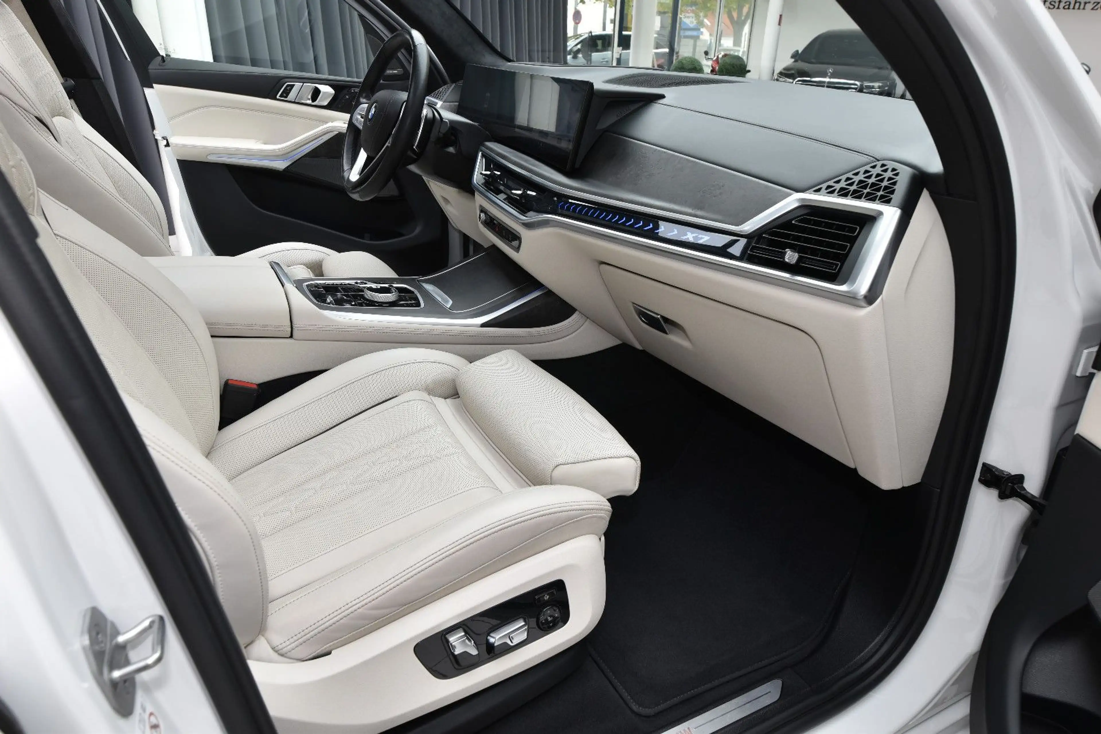 BMW X7 xDrive 40i *Exclusive* Sky Lounge* Individual — photo 2