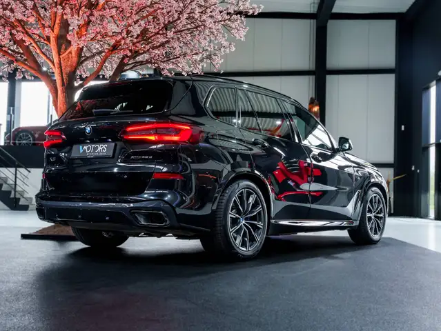 BMW X5 view 4