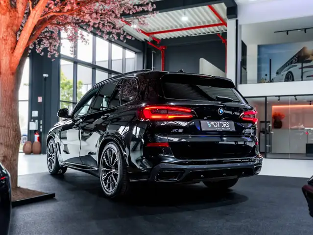 BMW X5 view 3