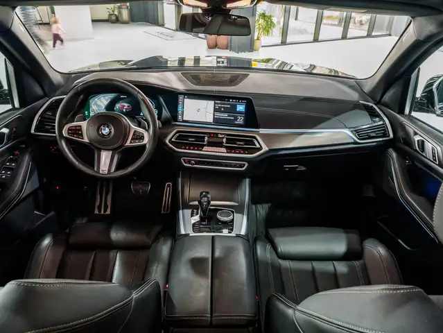 BMW X5 view 10