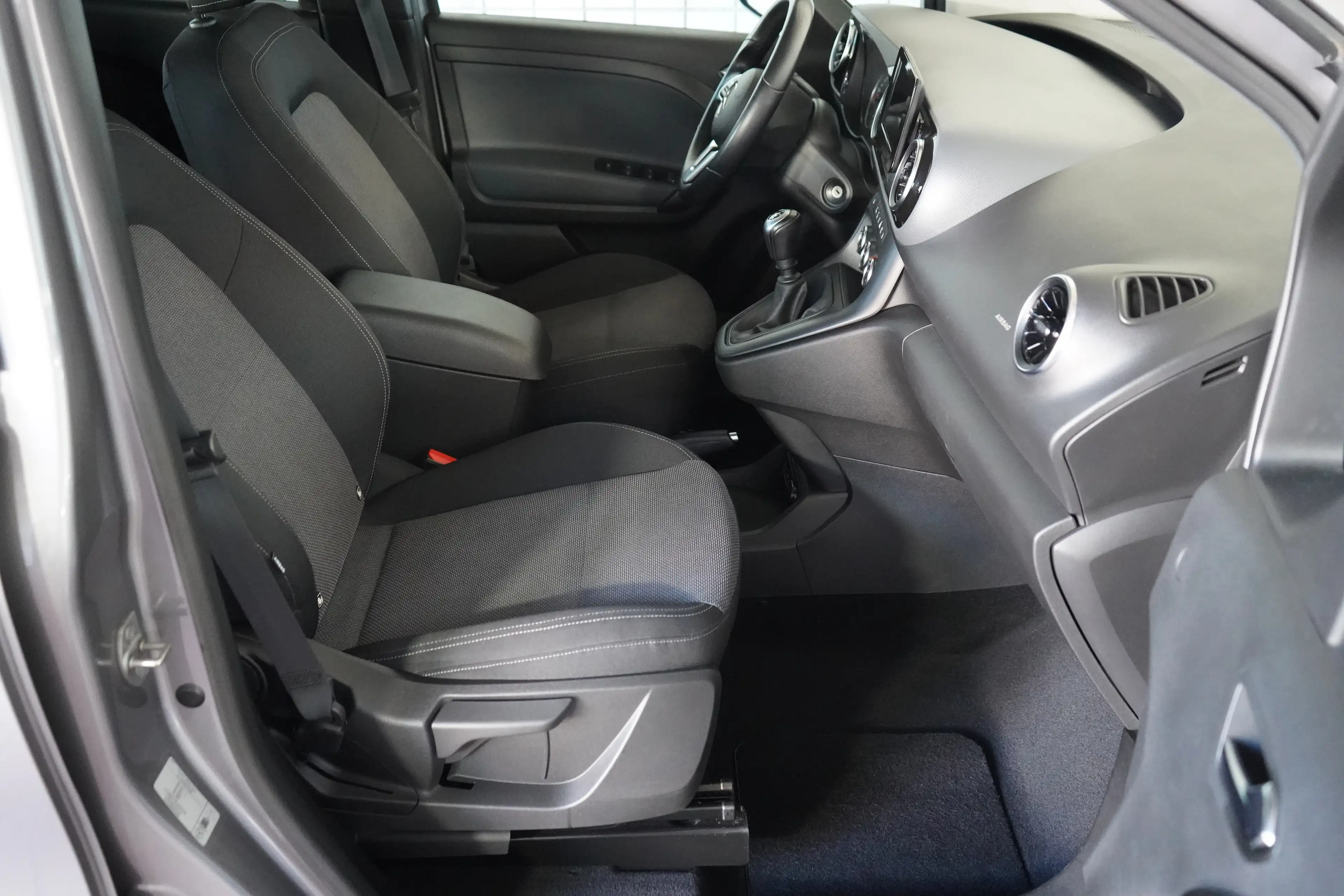 Mercedes-Benz Citan 113 Tourer standard PRO LED+RFK+SHZ — photo 13