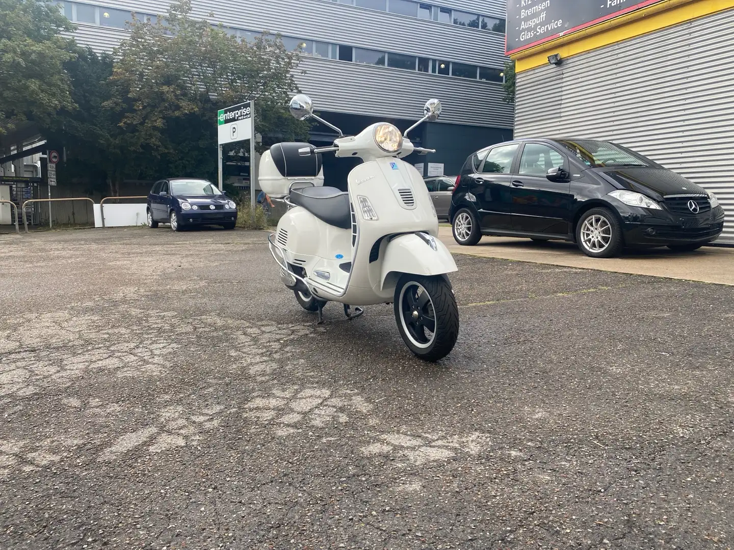 Vespa GTS Super 300 Vespa 300 SUPER Alb - 1