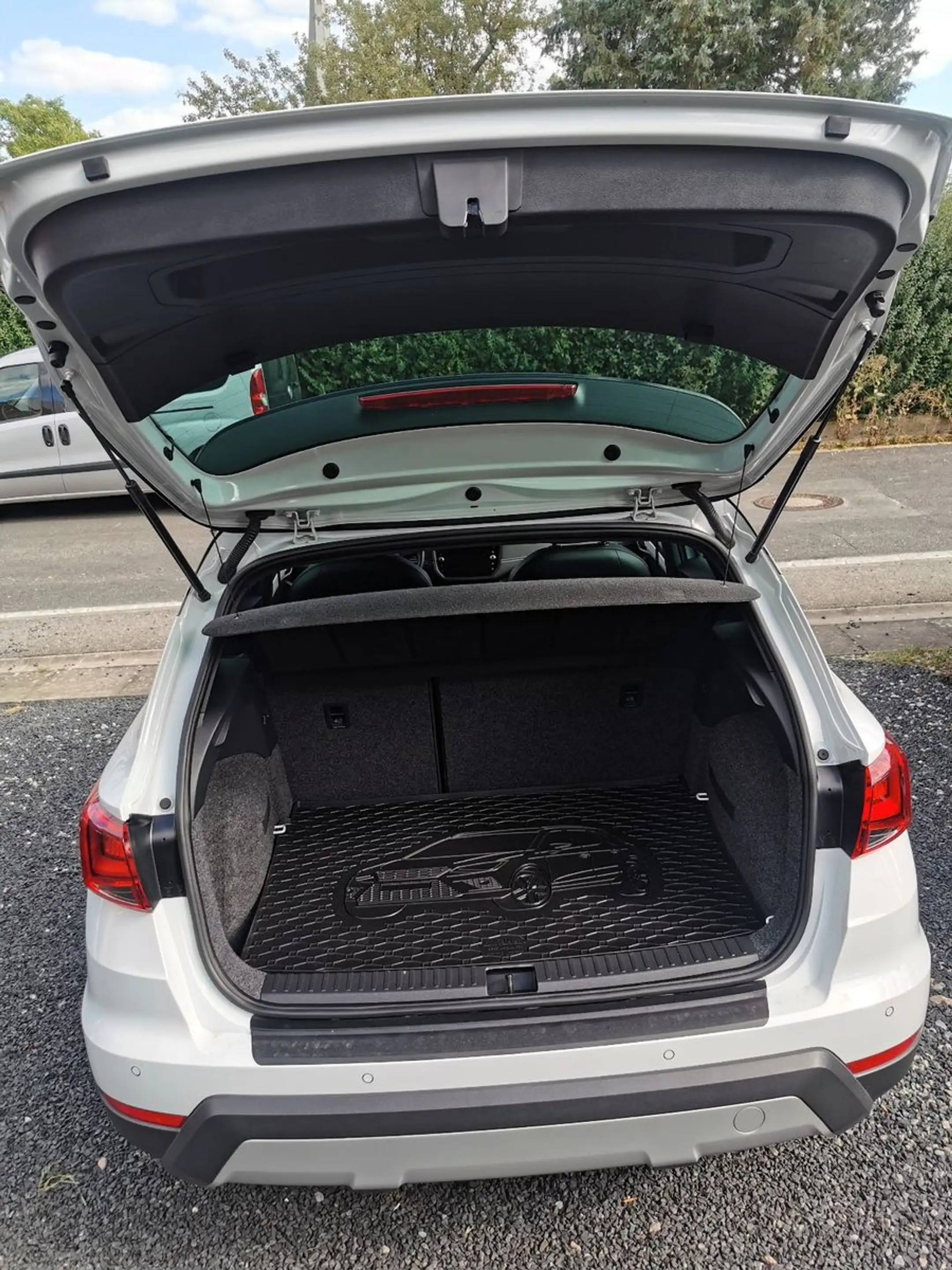 SEAT Arona Xcellence 1.0 TSI 115 PS / AHK / Alufelgen — photo 7