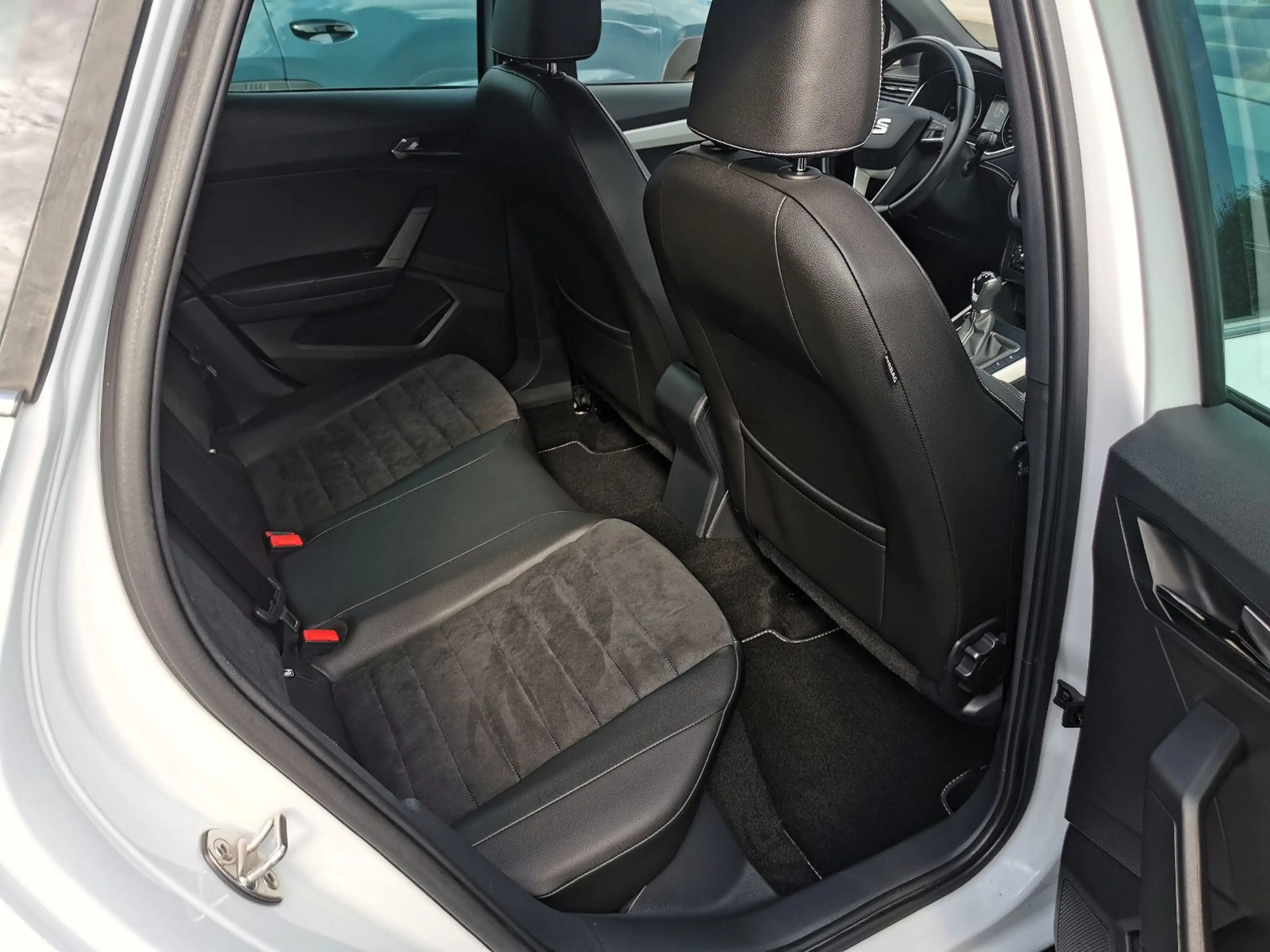 SEAT Arona Xcellence 1.0 TSI 115 PS / AHK / Alufelgen — photo 8