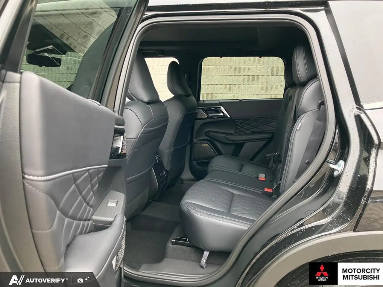 Mitsubishi Outlander снимка Mitsubishi Outlander