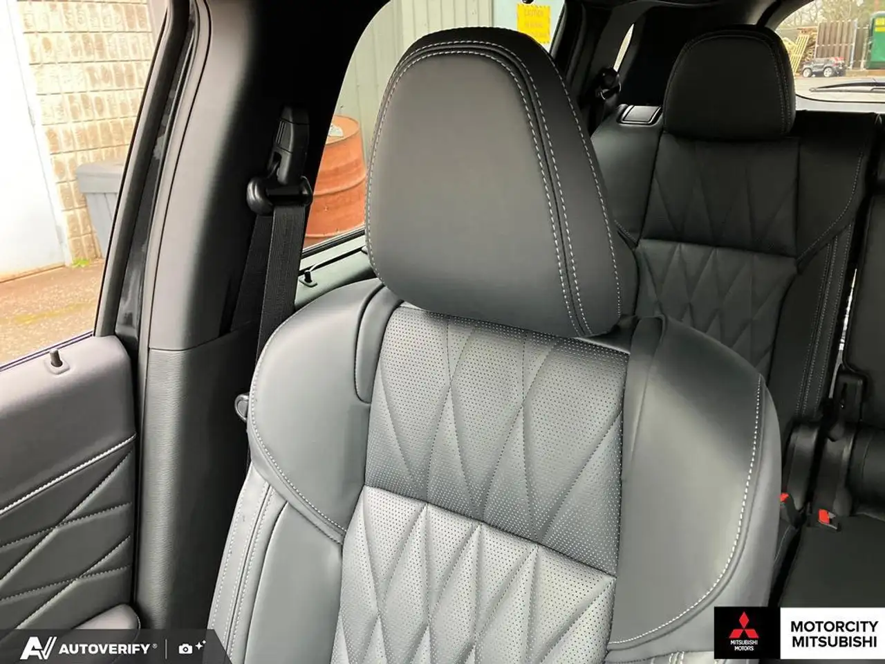 Mitsubishi Outlander снимка Mitsubishi Outlander