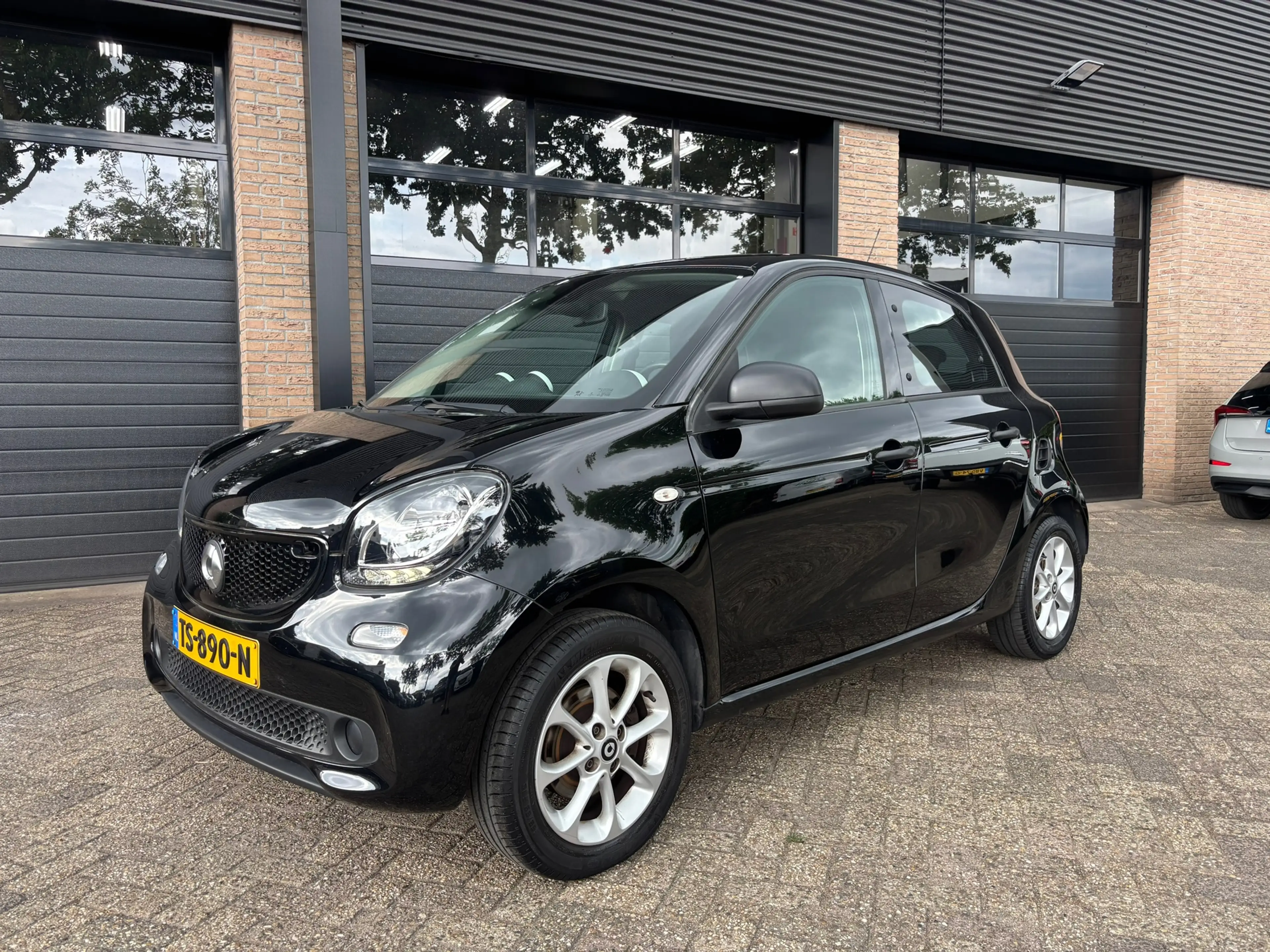 smart forFour 1.0 Business Solution