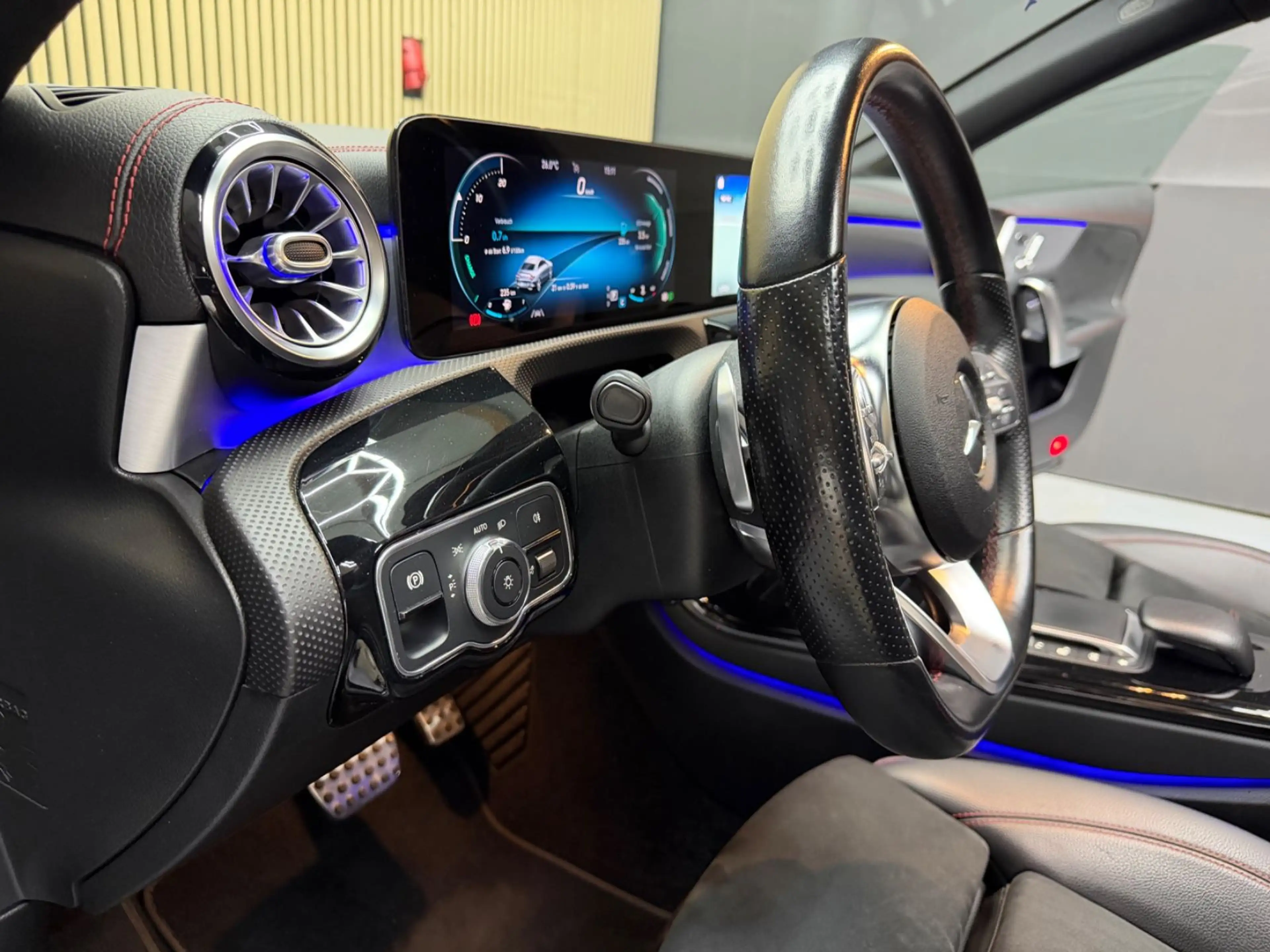 Mercedes-Benz CLA 200 AMG*Panorama*Kam*Burmester*MemSitz*ACC — photo 11