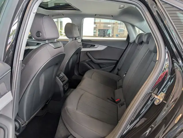 Audi A4 view 8
