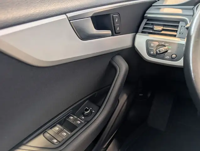 Audi A4 view 13